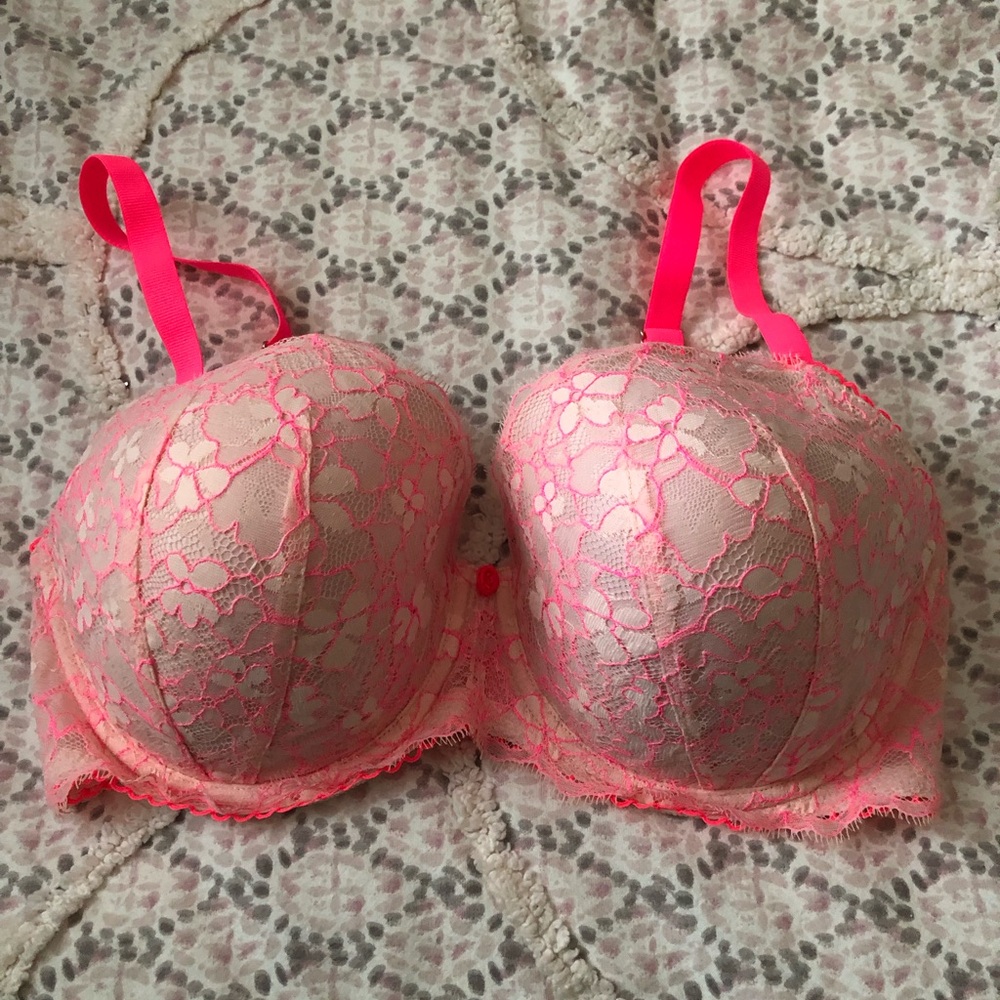 Victoria’s Secret Dream Angels Lace Push-Up Bra in Pink in 34DDD like new